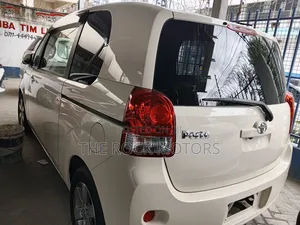 Toyota Porte 2019 White