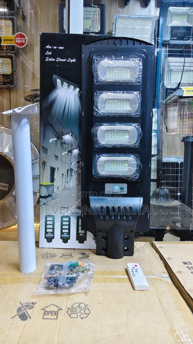 *400w Solar Street Light + Pole Floodlights