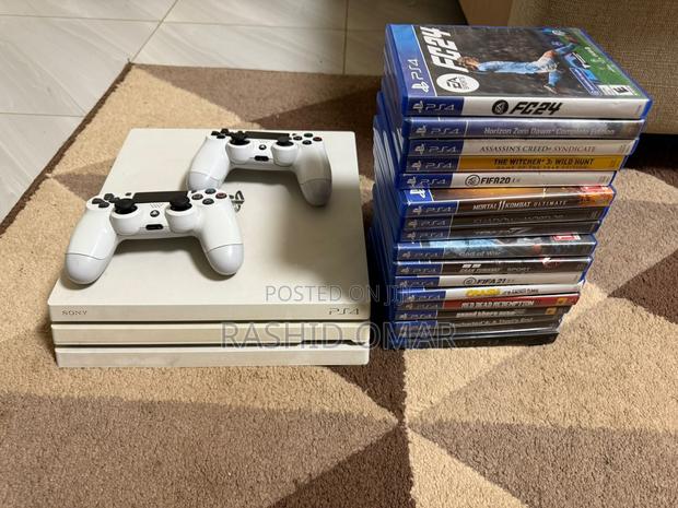 Ps4 Pro 1tb White With 2 Controllers - thumbnail 5