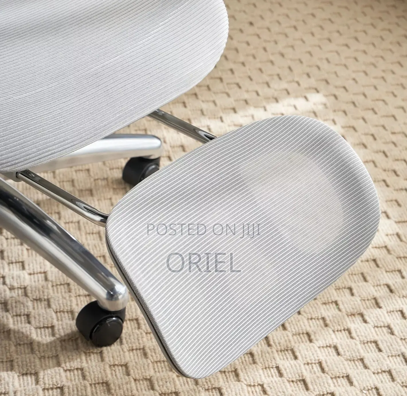 Modern Office Chair : Executive Orthopedic White Office Seat