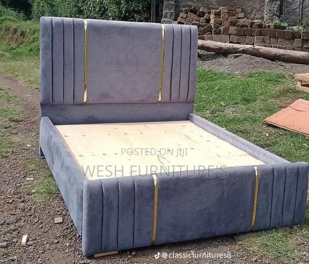 Grey Chesterbed - main view