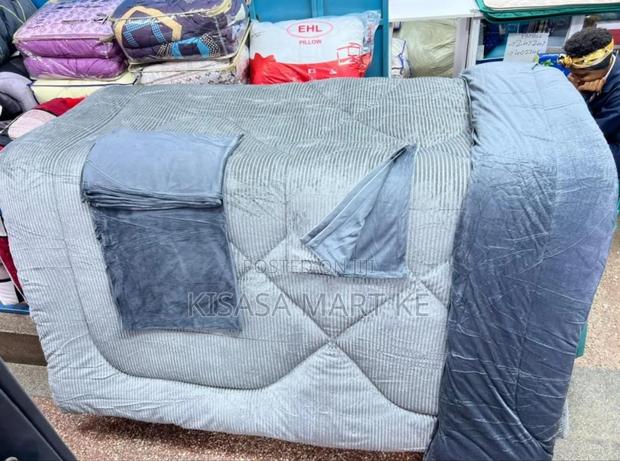 Luxurious Velvet Duvet Set – 6×7 Ft Complete Comfort - thumbnail 4