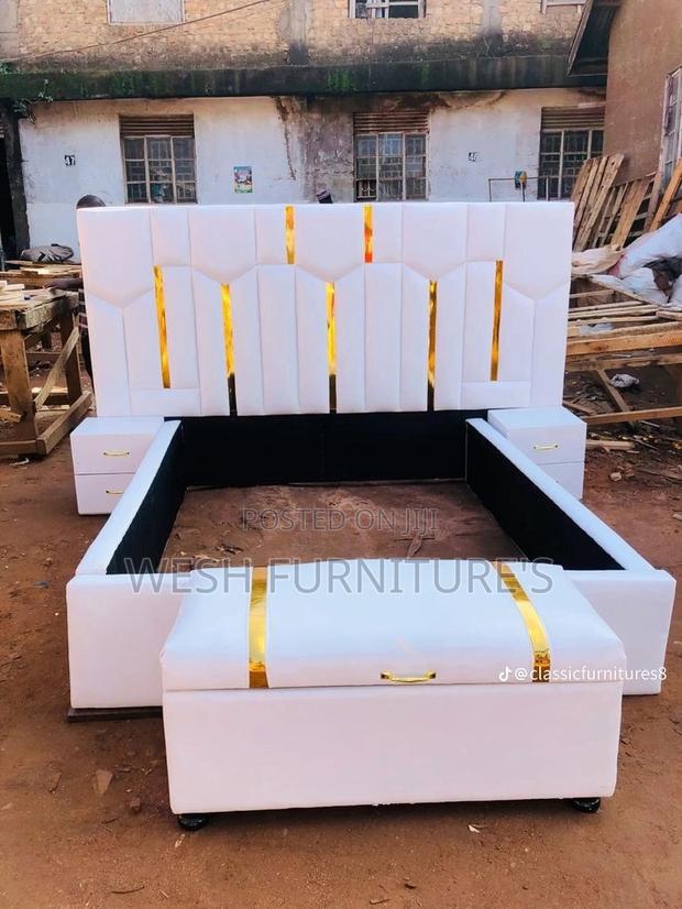 White Chesterbed - main view