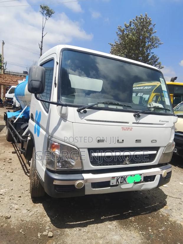 Mitsubishi Canter - main view