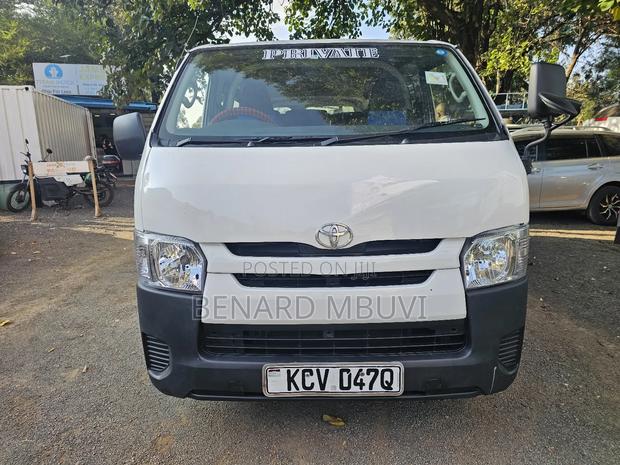 Toyota HiAce 2013 White