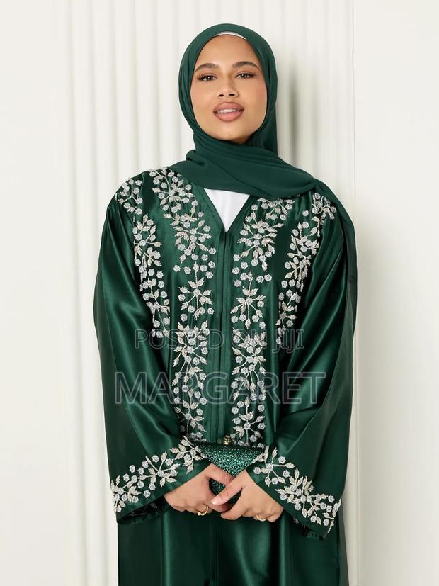 Classic Black Abaya for Ladies - thumbnail 4