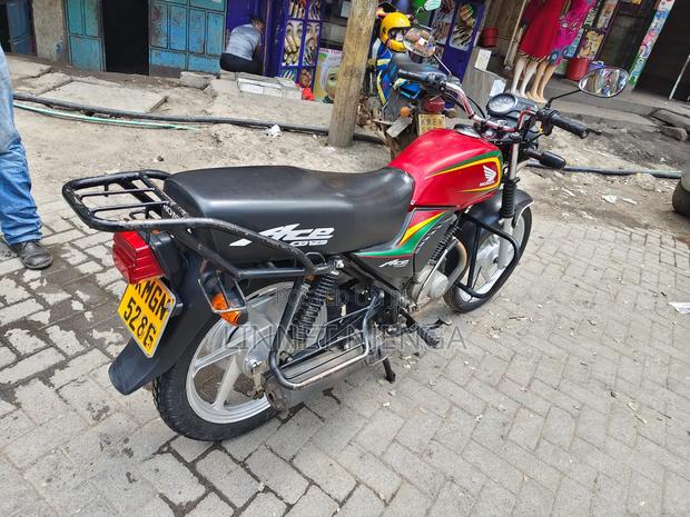 Honda CBR 2022 Red - main view