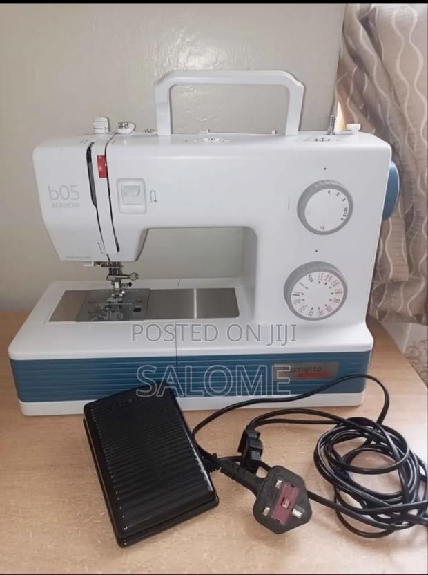 Bernette B05 Academy Sewing Machine - thumbnail 3