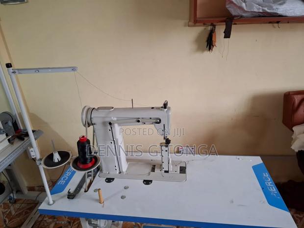 Pierce Sf810 Industrial Post-Bed Sewing Machine. - thumbnail 3