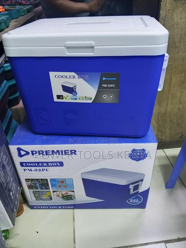 32 Litres Premier Cooler Box - main view