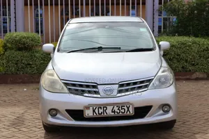 Nissan Tiida 2011 Silver