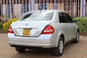Nissan Tiida 2011 Silver