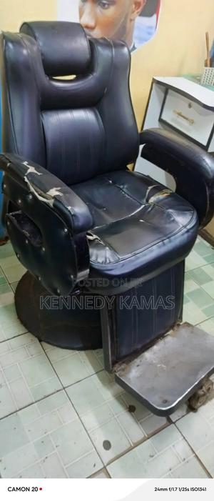 Clean Barbers Chair - thumbnail 2