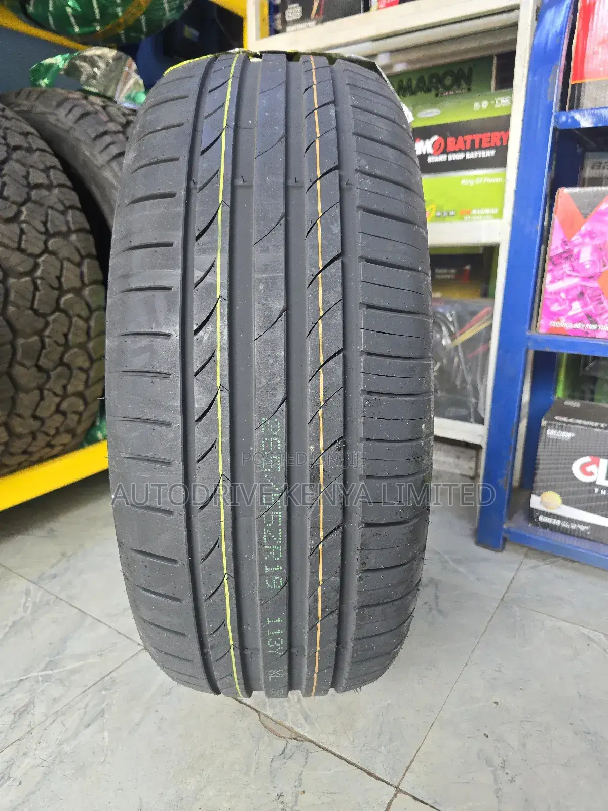 265/55r19 Roadking Tire
