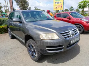 Volkswagen Touareg 2004 Gray