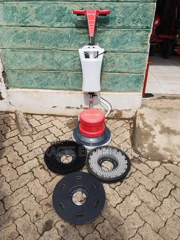 Commercial Floor Scrubber/ Cleaner Machine - main view