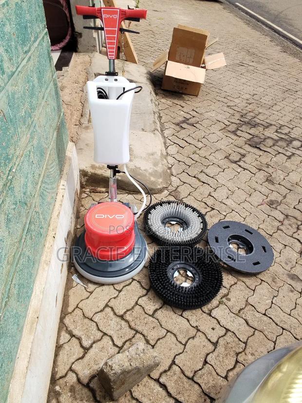 Commercial Floor Scrubber/ Cleaner Machine - thumbnail 2