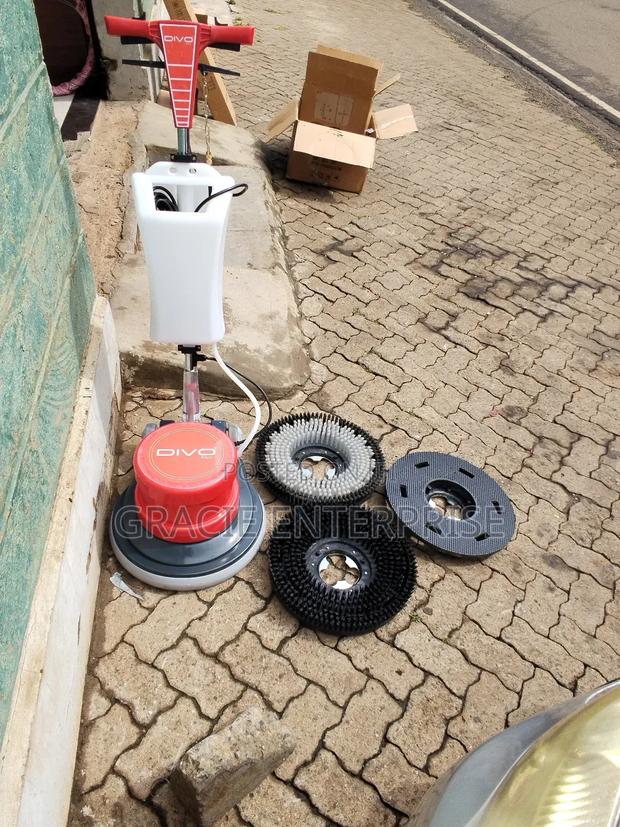 Commercial Floor Scrubber/ Cleaner Machine - thumbnail 3