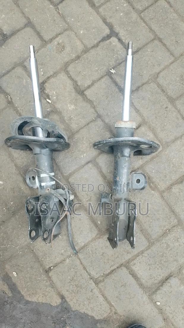 Front Toyota Prius 2016 Shocks - thumbnail 2