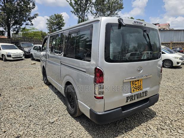 Toyota HiAce 2013 Silver - thumbnail 2