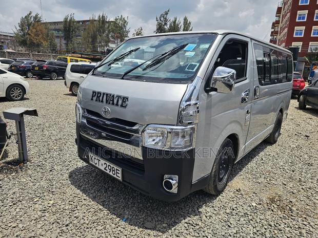 Toyota HiAce 2013 Silver - thumbnail 4