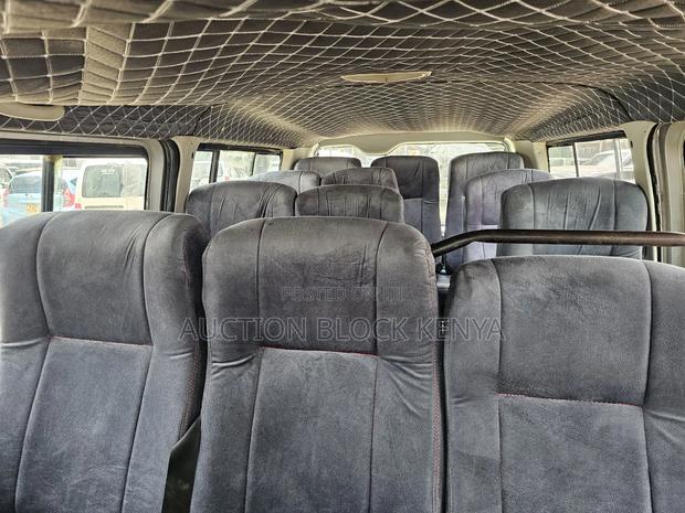 Toyota HiAce 2013 Silver - thumbnail 6