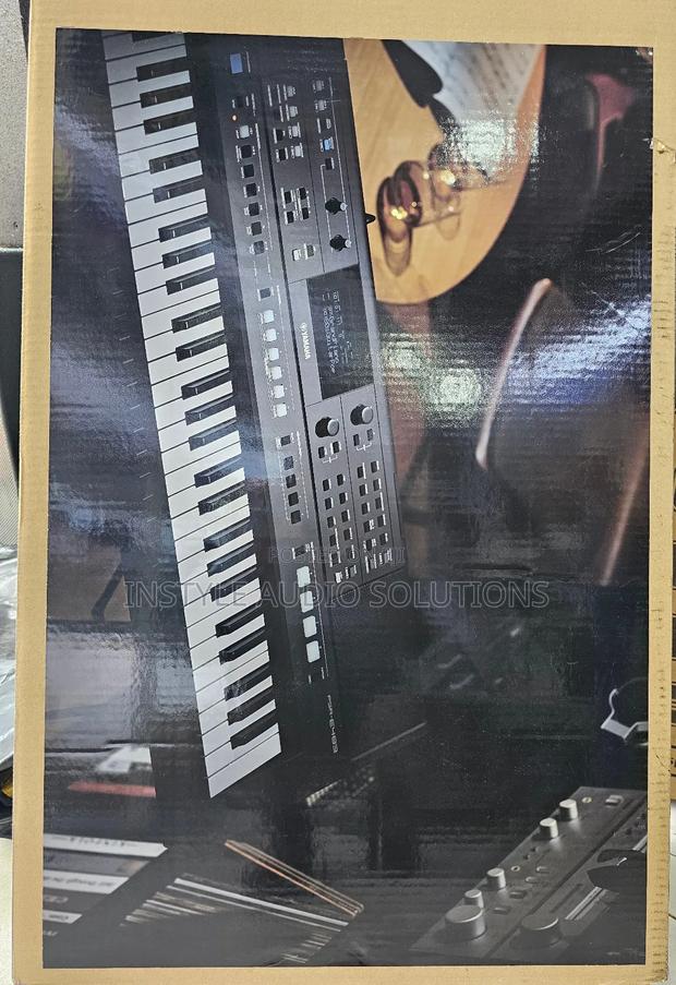 New Model Yamaha PSR E483 Professional Keyboard Complete With Adapter - thumbnail 6