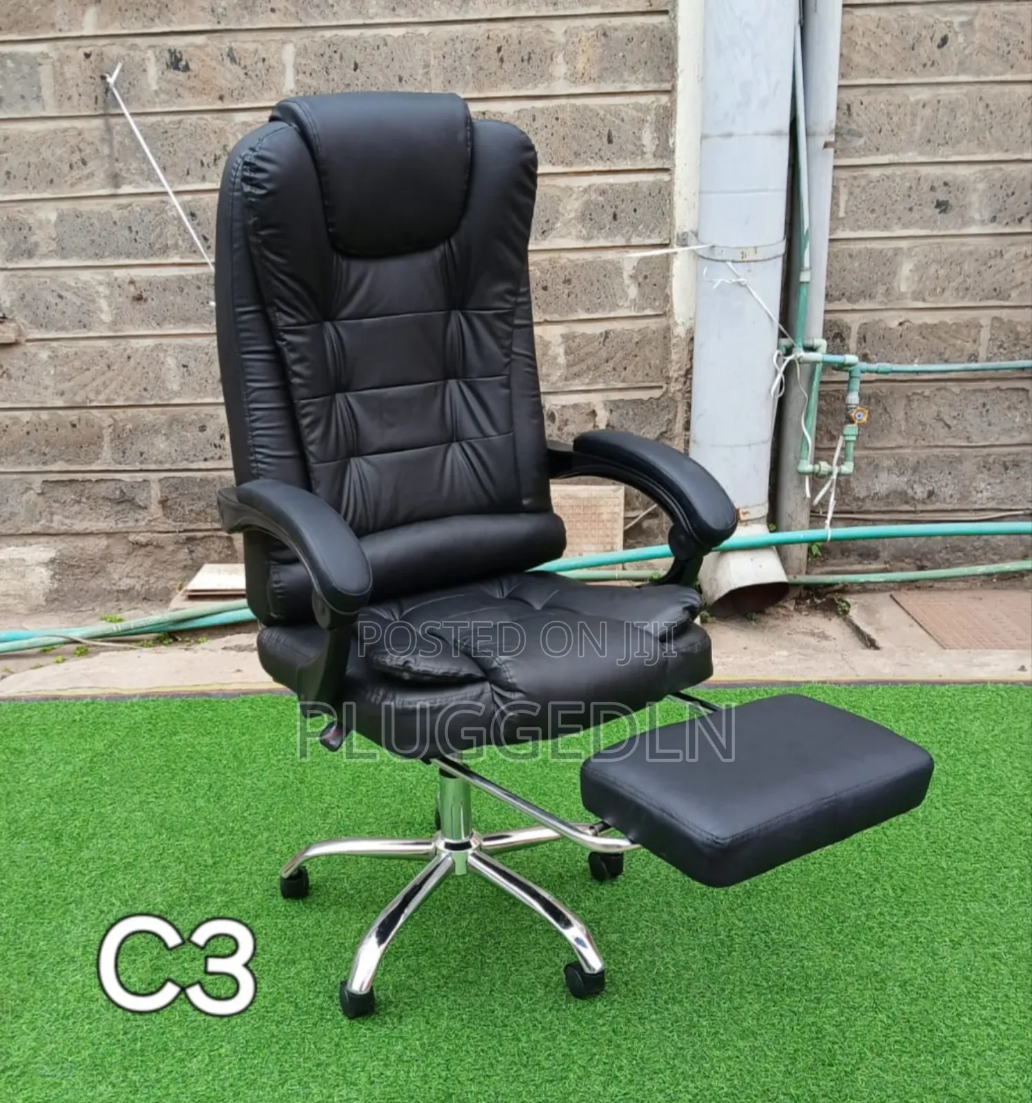 Black Leather Ergonomic Office Chair .