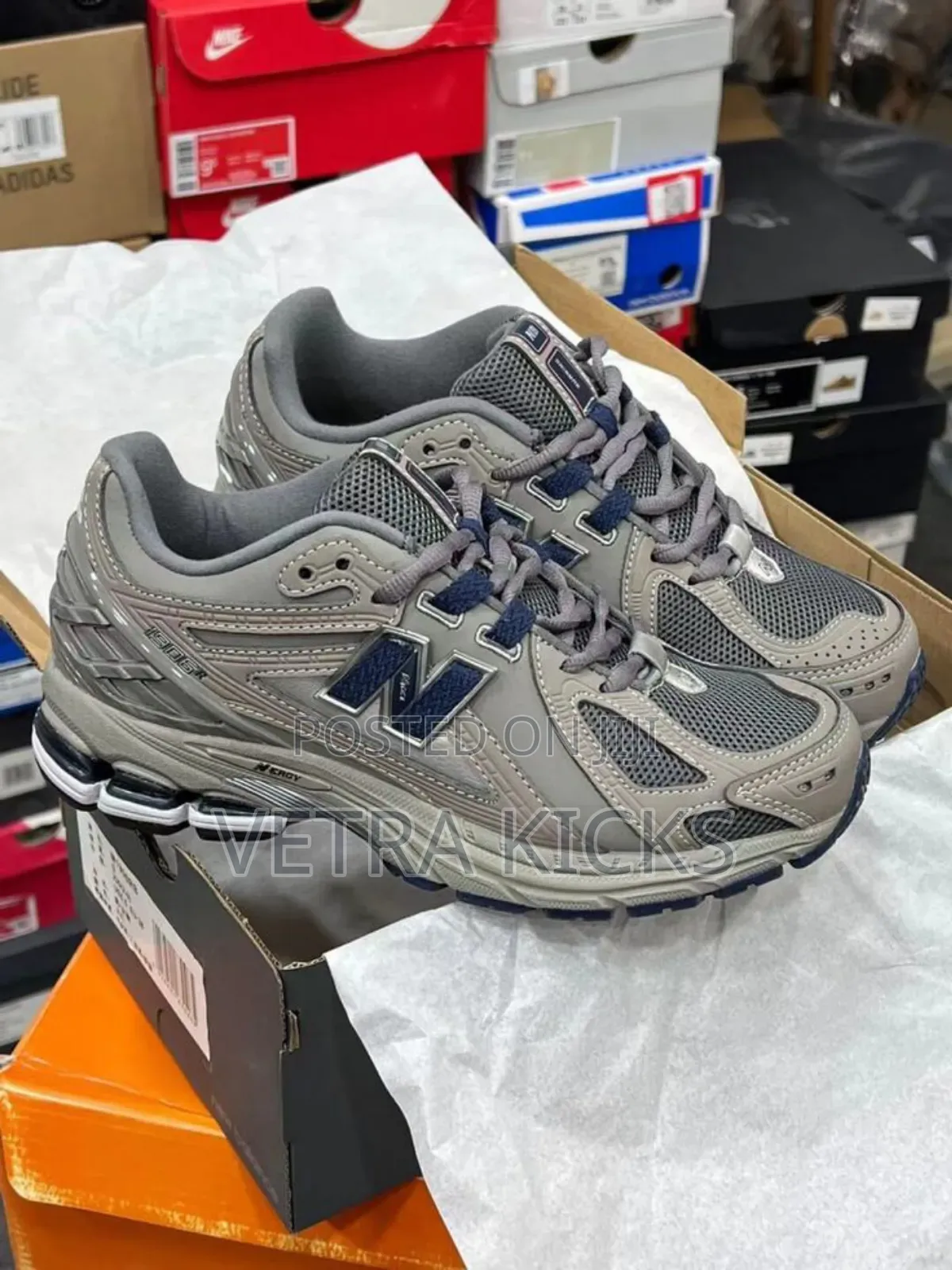 New Balance Lance 2002r Light Grey