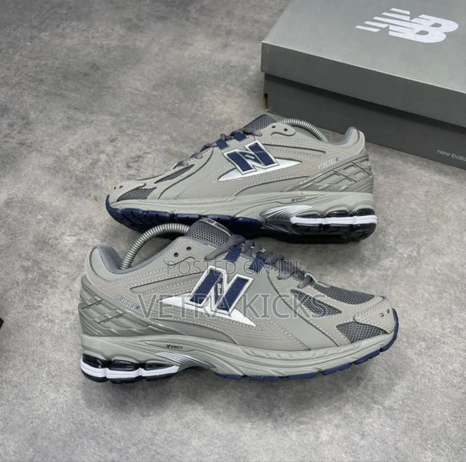 New Balance Lance 2002r Light Grey
