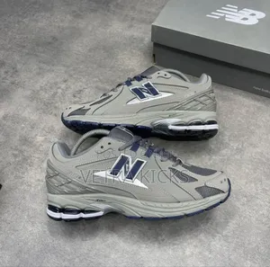 New Balance Lance 2002r Light Grey
