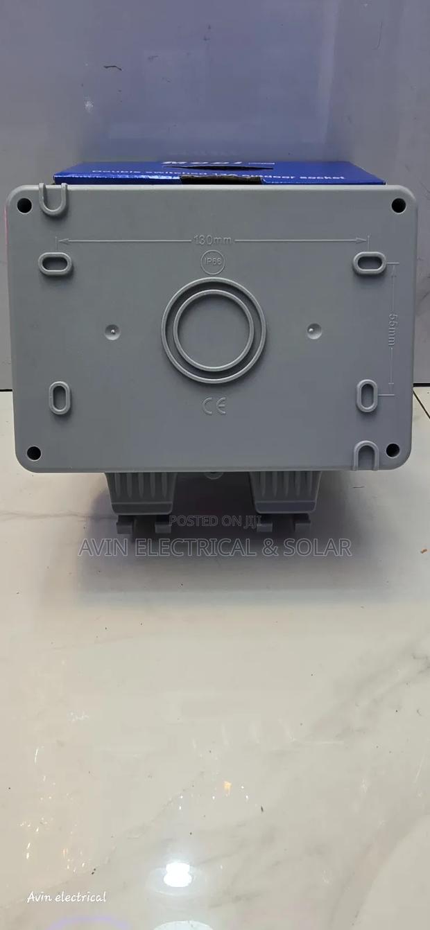 Weatherproof Twin Socket - thumbnail 3