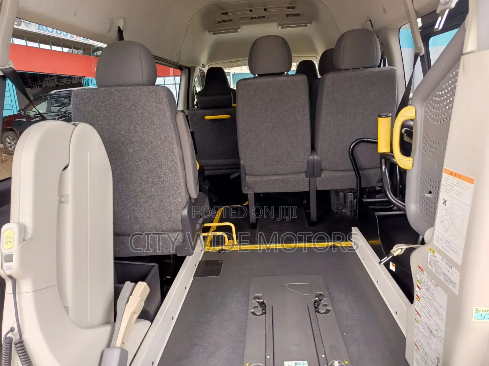 Toyota HiAce 2019 White