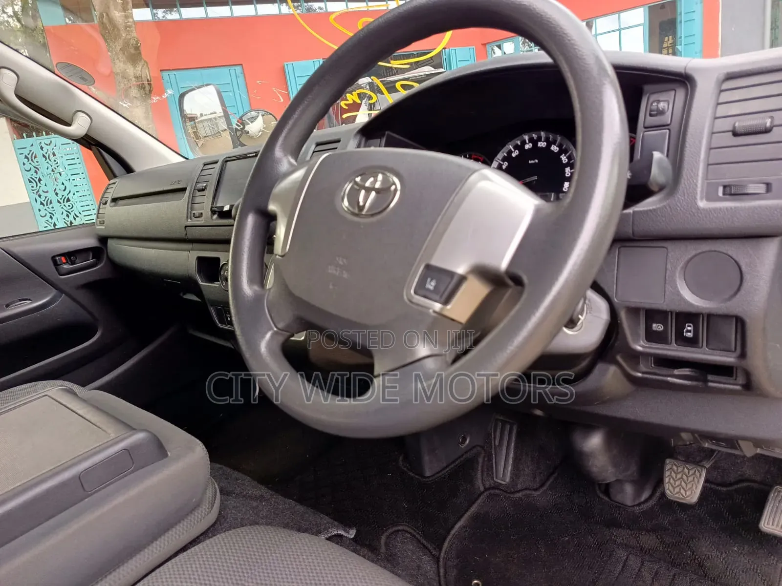 Toyota HiAce 2019 White