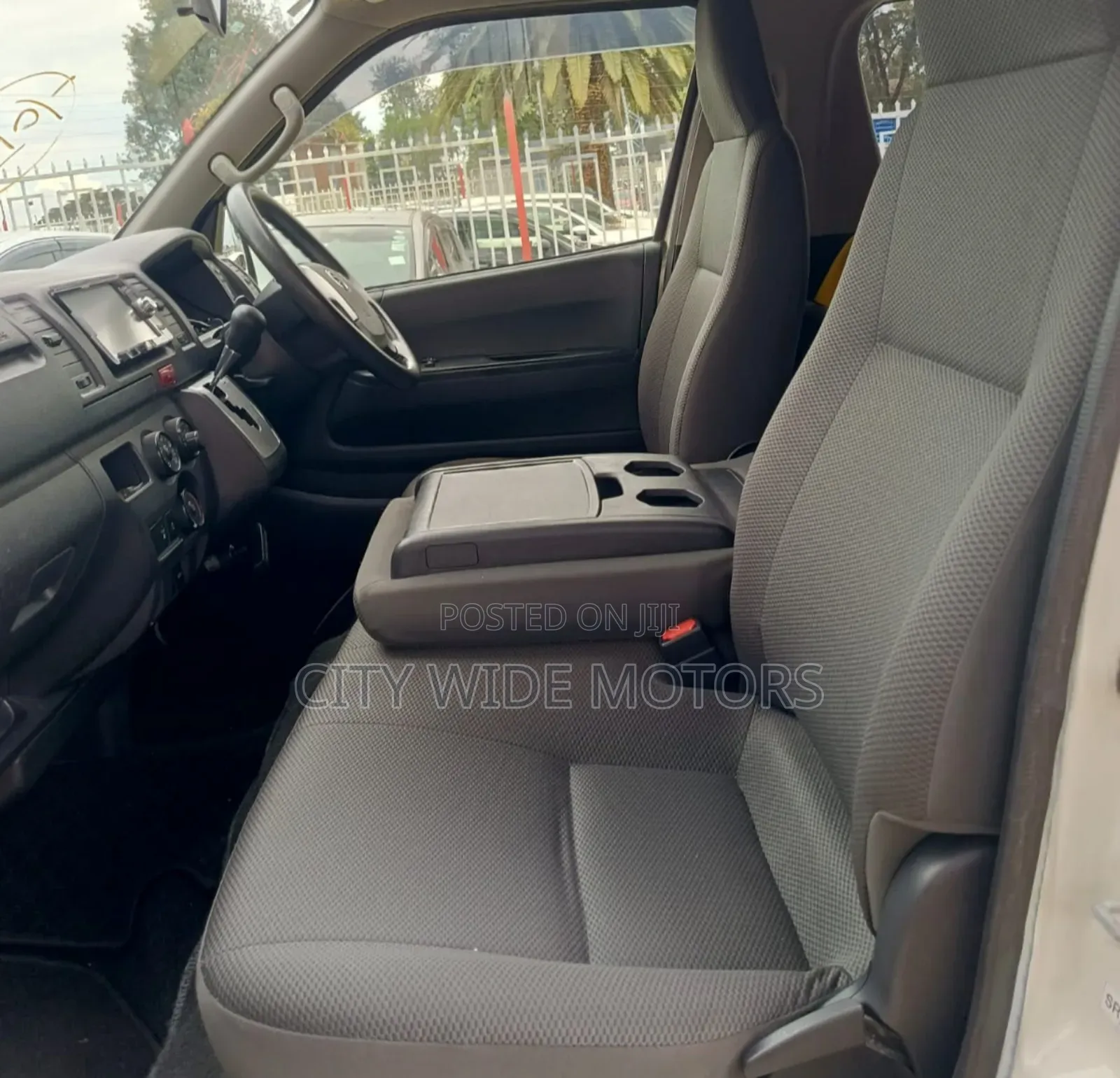 Toyota HiAce 2019 White
