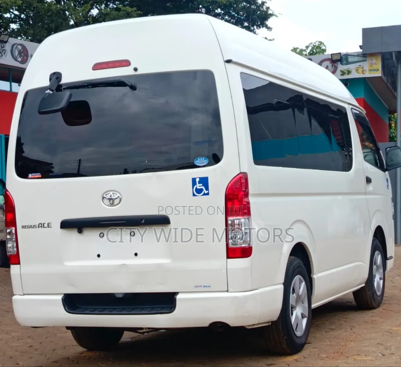 Toyota HiAce 2019 White