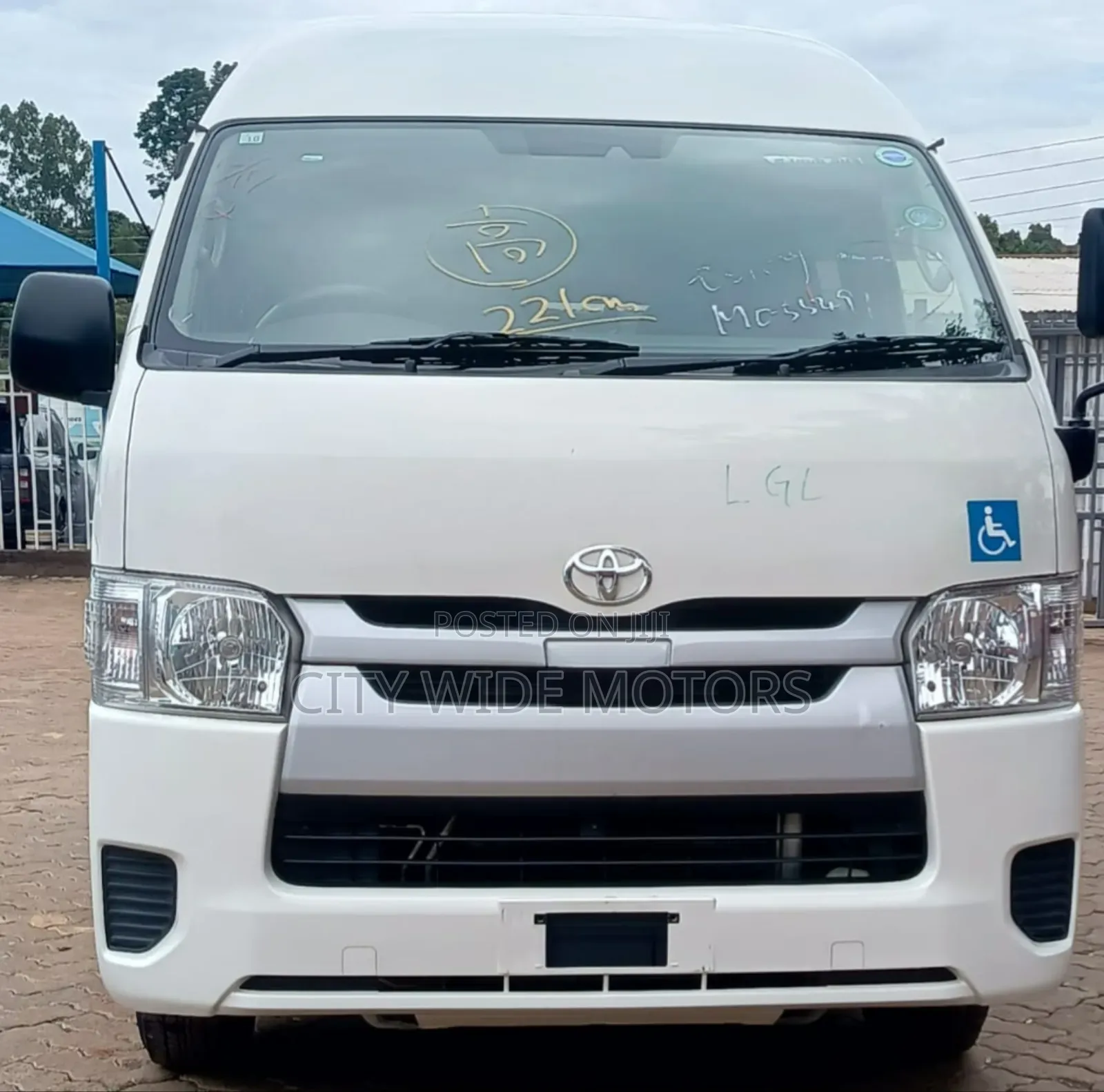 Toyota HiAce 2019 White