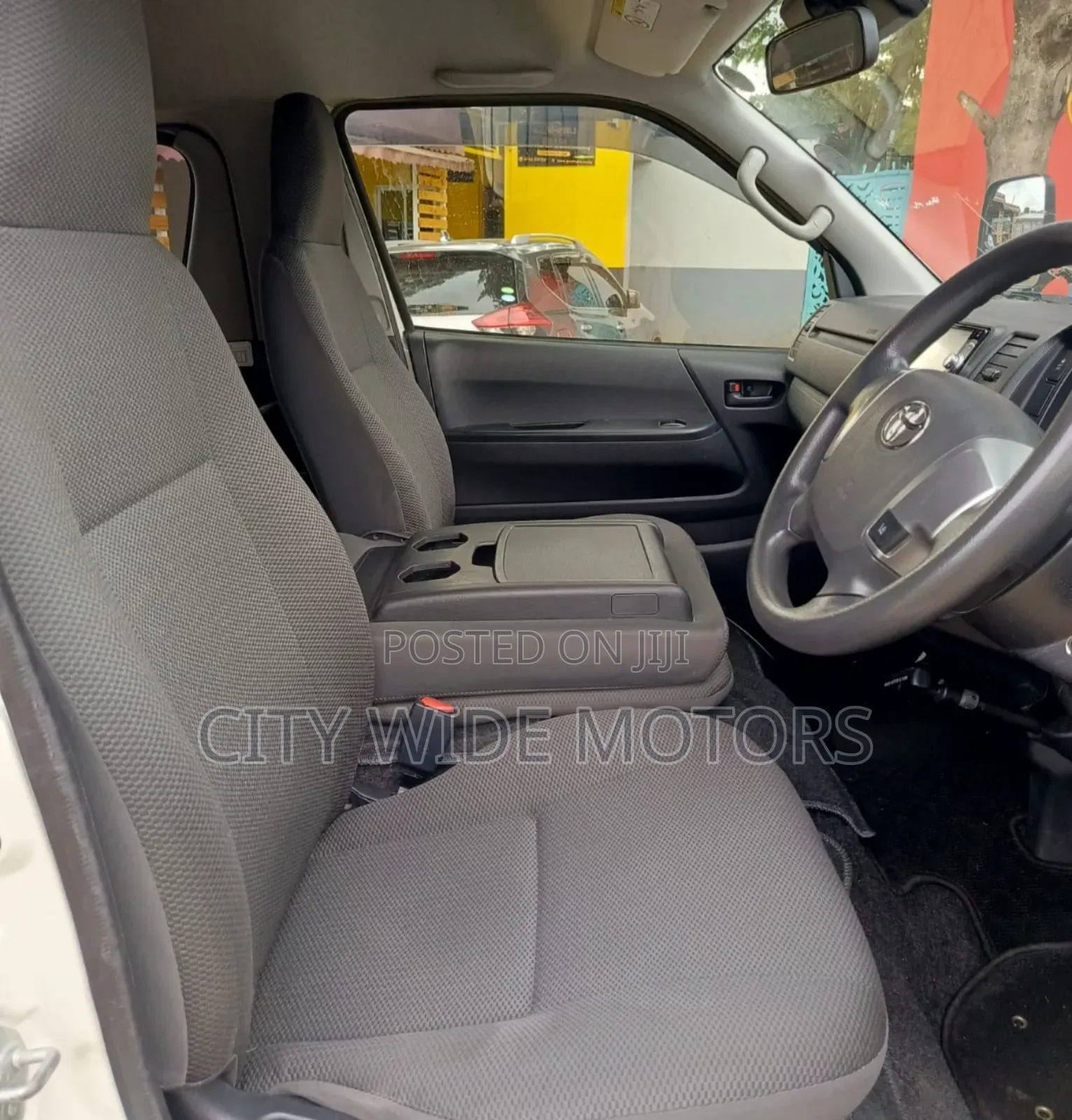 Toyota HiAce 2019 White
