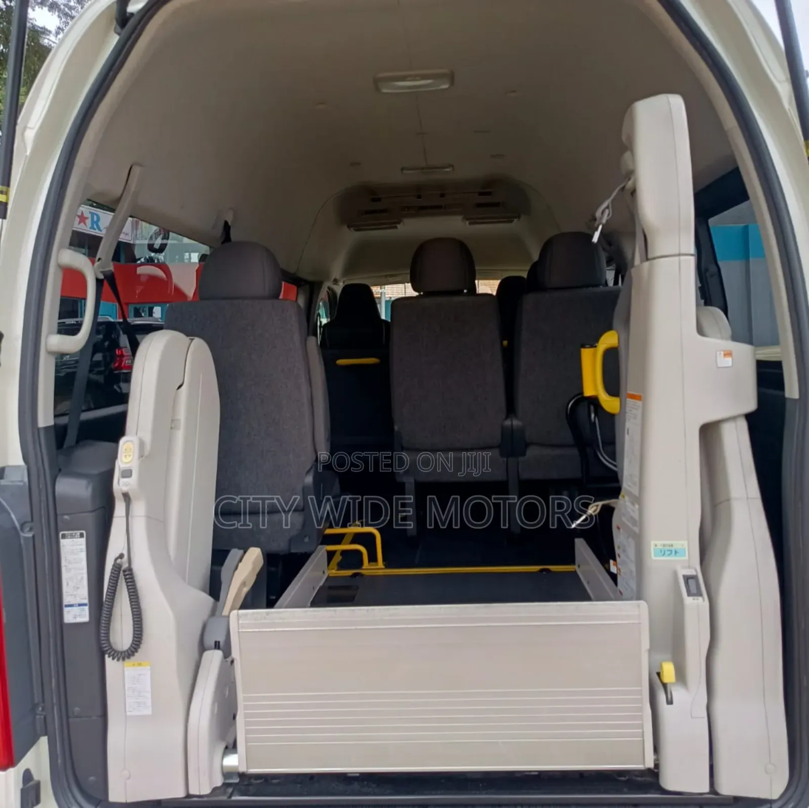 Toyota HiAce 2019 White