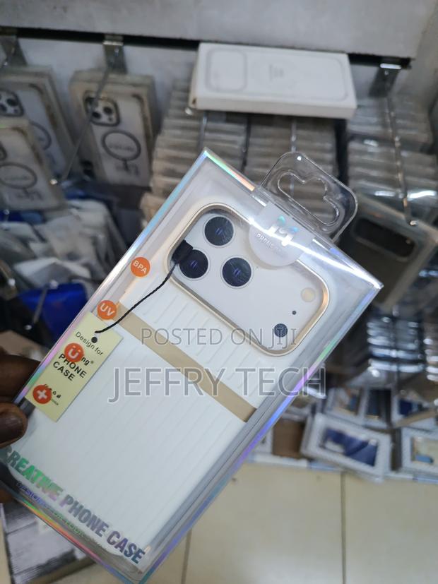 Mujjo Leather Stripes Back Case for iPhone 17 Pro Max- White - thumbnail 3