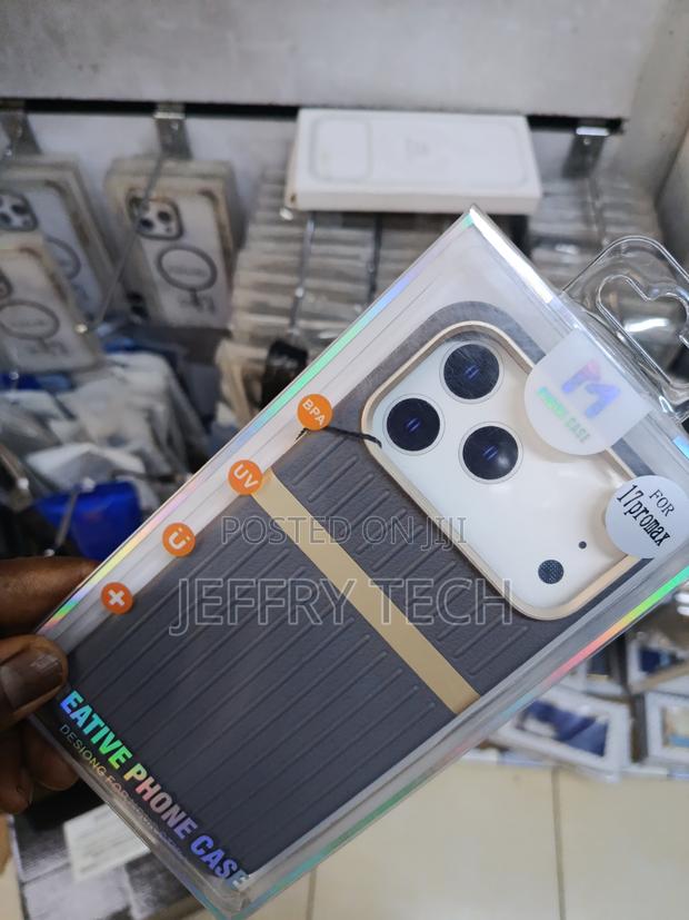 Vegan Case for iPhone 17 Pro Max – Leather Textured -Black - thumbnail 3