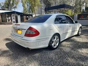 Mercedes-Benz E350 Base 4dr Sedan RWD (3.5L 6cyl 7A) 2009 Pearl