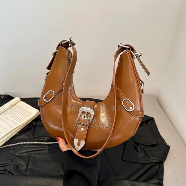 Crescent-Shaped Shoulder Bag French Niche Design Armpit Bag. - thumbnail 2