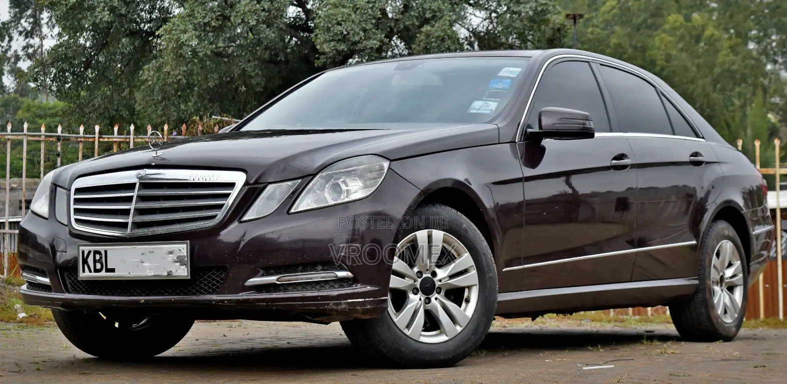 Mercedes-Benz E250 2010 Maroon