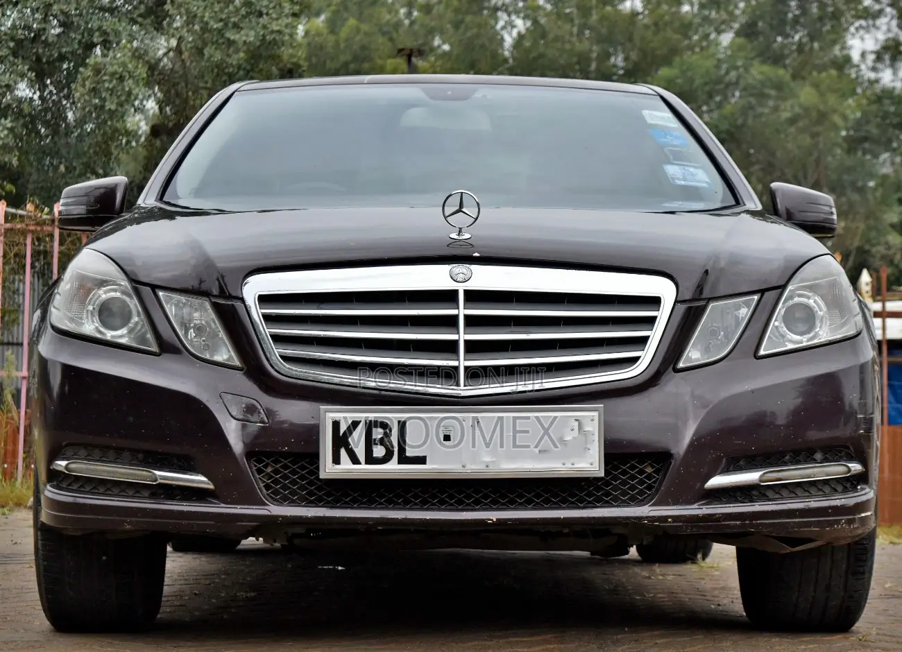Mercedes-Benz E250 2010 Maroon