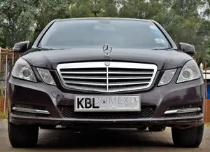 Mercedes-Benz E250 2010 Maroon