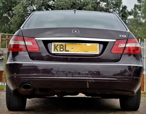 Mercedes-Benz E250 2010 Maroon