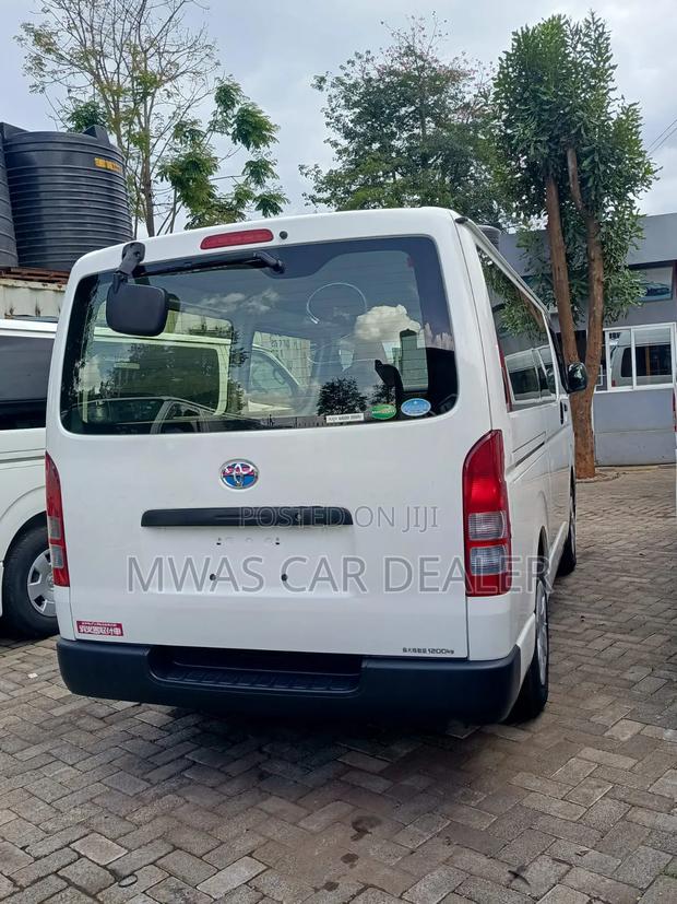 Toyota HiAce 2019 White - thumbnail 5