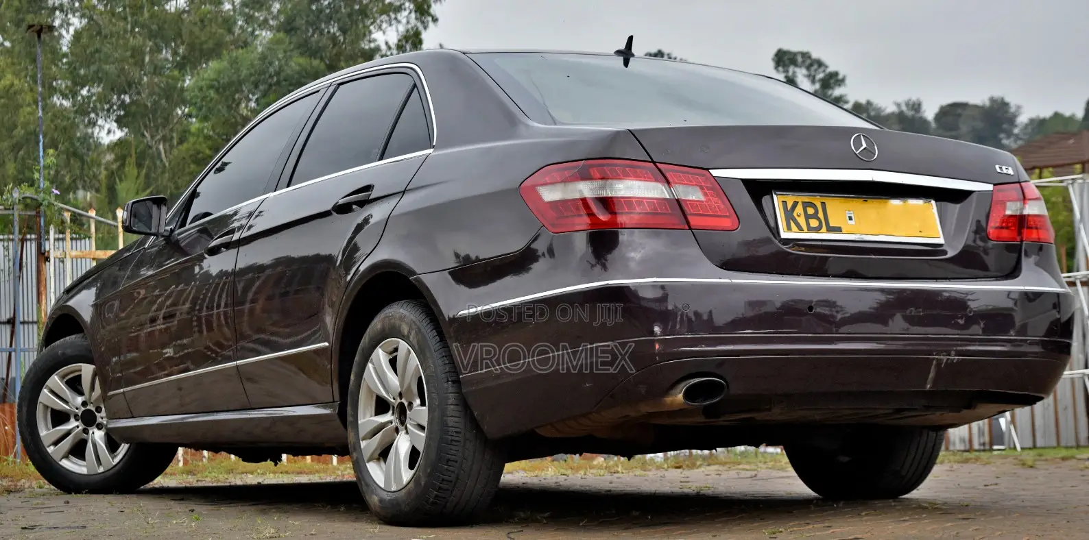 Mercedes-Benz E250 2010 Maroon