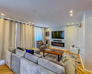 Executive 2 Bedroom Airbnb, Dennis Pritt, State House